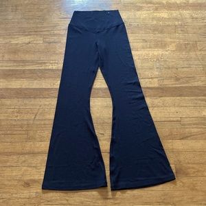 Aerie black bell bottom leggings Medium in like new condition